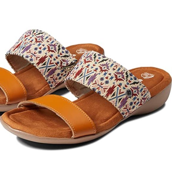 Minnetonka Shoes - Minnetonka Sabina